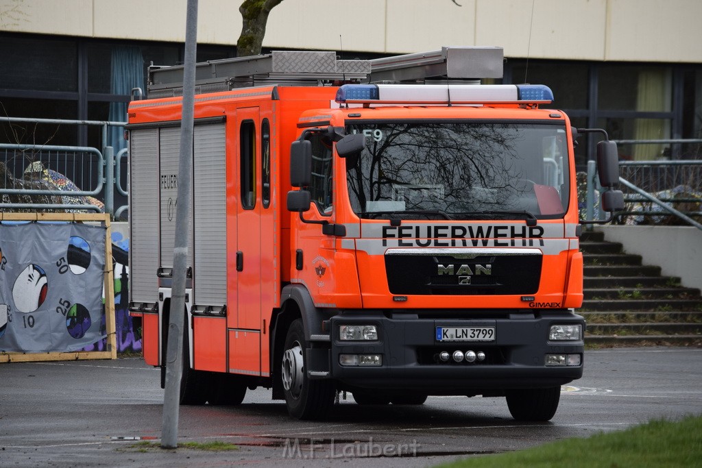 Einsatz BF Koeln Schule Burgwiesenstr Koeln Holweide P035.JPG - Miklos Laubert